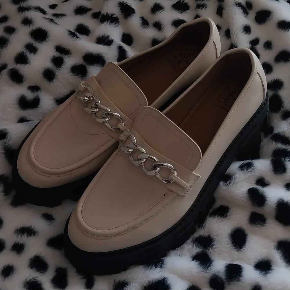 No Boundaries Cream Platform Loafers with Silver Chain